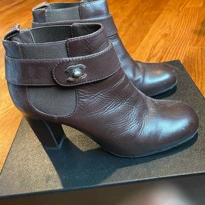 Brown leather Chanel ankle boot size 381/2